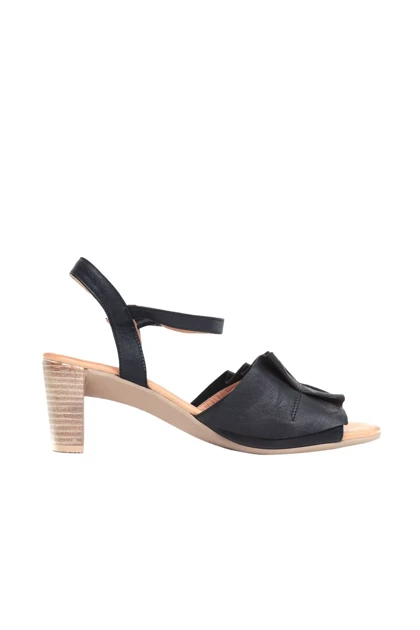 صندل زنانه بوئنو bueno