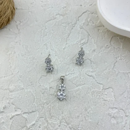 نیم‌ست زنانه طرح جواهری الماس‌درخشان با نگین‌های براق (آویز و گوشواره)