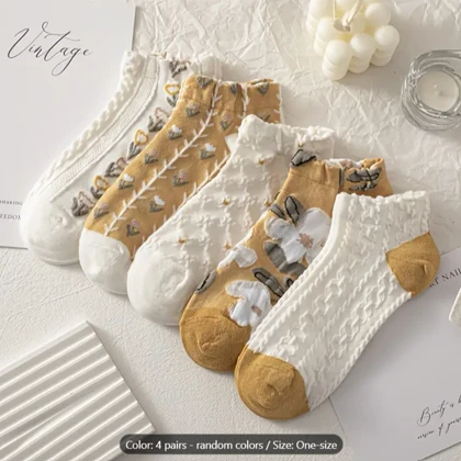 جوراب گل‌گلی سه بعدی