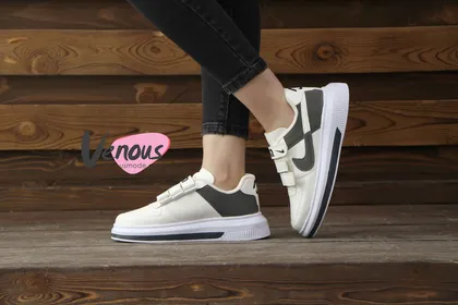 کتانی Nike چسبی