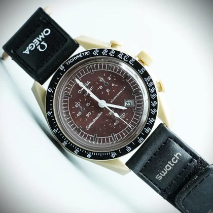 ساعت مچی امگا سواچ اقتصادی بند مشکی بدنه کرمی علیدسا