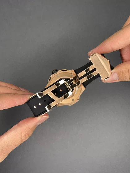 ساعت مچی اوبلو صفحه کهکشانی بند مشکی قاب رزگلد Hublot Big Bang Unico Sang Bleu ii King Rose Gold