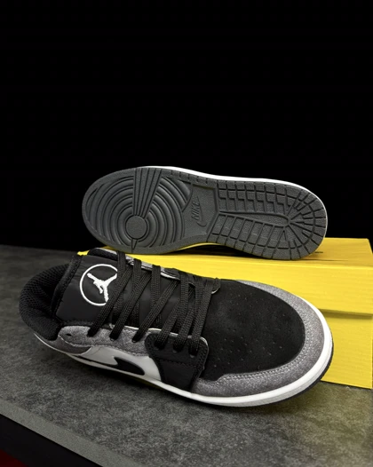 کتانی جردن وان