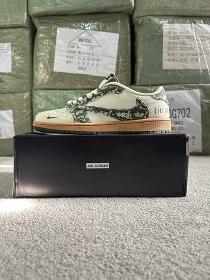 کتانی ویتنامی نایکی ایر جردن وان تراویس اسکات دیور Nike Air Jordan 1 Low travis scott x dior / beige green
