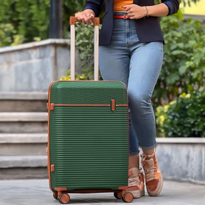 چمدان نشکن تیتان پلورا مدل TITANPLORA - TP6600M Universal Travelle سایز متوسط