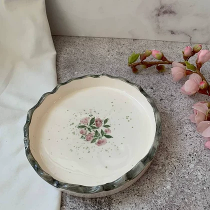 ظرف لبه دار 14 گل سرخی