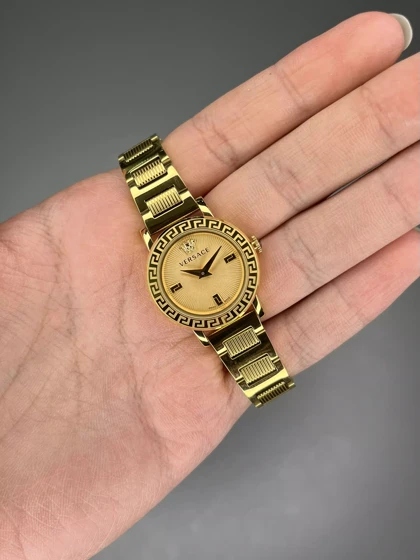 ساعت مچی ورساچه دورحکاکی بند طلایی صفحه طلایی Versace
