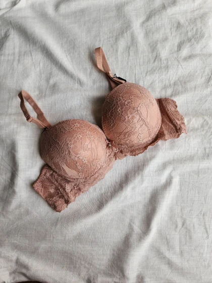 سوتین تک تمام دانتل اسفنجی وارداتی RUMU کد: 3216