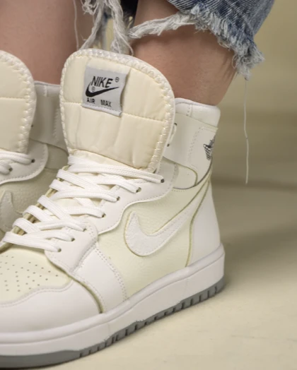 کتانی ساق‌دار زنانه جردن 1 (ولنتینو)