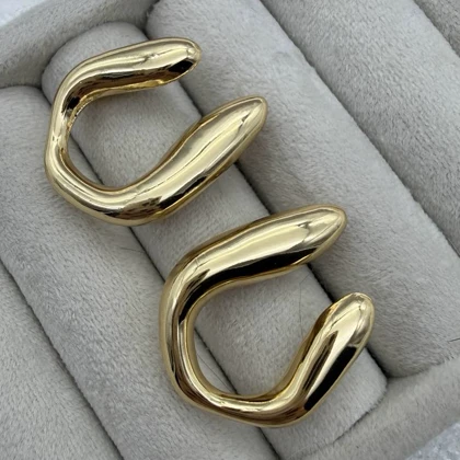 گوشواره طلایی طرح U