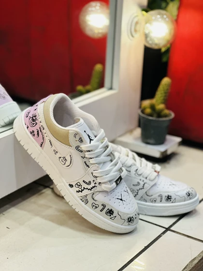 کتانی مردانه تراویس کاستوم سفید