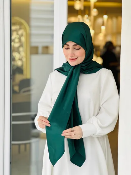 روسری ساتن سبز یشمی