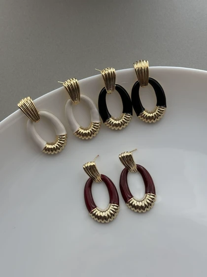 گوشواری بیضی رنگی