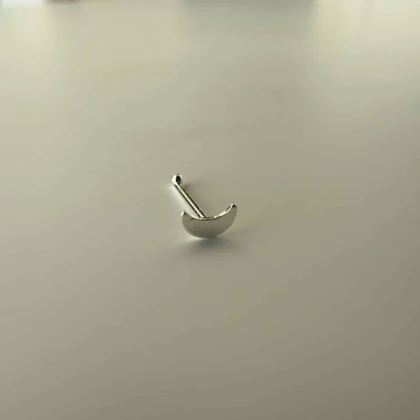 پیرسینگ بینی نقره طرح ماه مینیمال