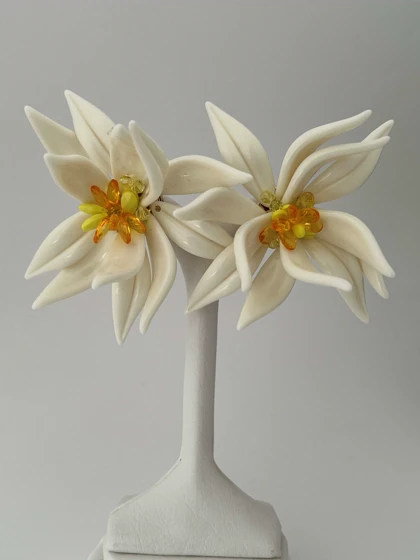 گوشواره گل پاییزی