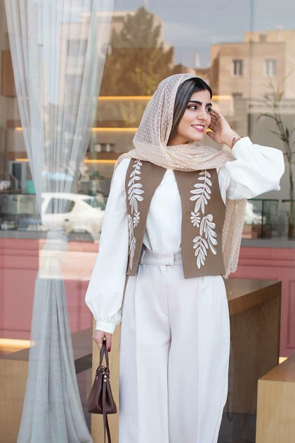 جلیقه لینن گلدوزی شده ثمر طرح نفیس
