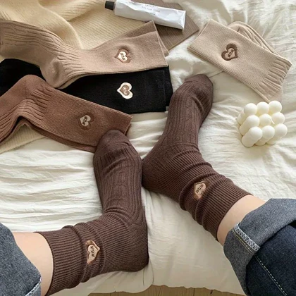 جوراب وارداتی ساق‌دار قلب گلدوزی