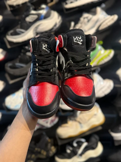 دراگون ساق‌دار قرمز مشکی