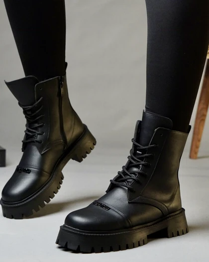 نیم بوت زمستانی میو میو دخترانه (برند ولنتینو)