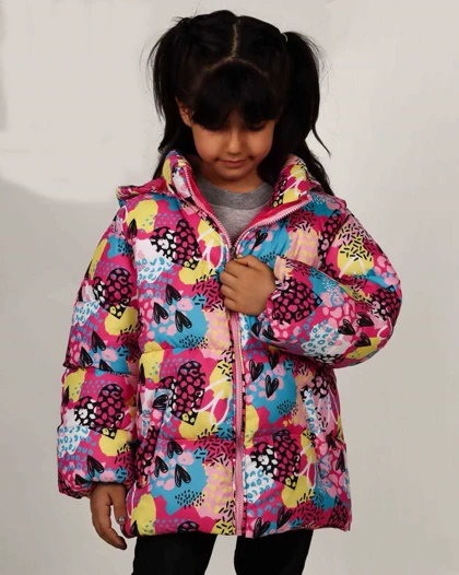 کاپشن طرح عشق دخترانه کلاهدار