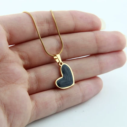 گردنبند دخترانه مدل قلبی کادر دار