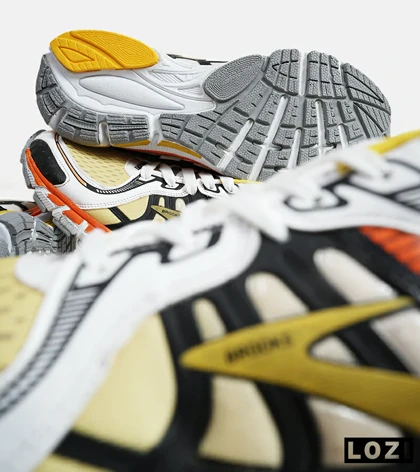 کفش کتانی بزرگ پا نارنجی زرد BROOKS adrenaline gts 22