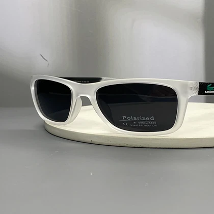 عینک آفتابی لاگوست با فریم کائوچو سبک و لنز پلی‌کربنات پلاریزه UV400 Lacoste Polarized