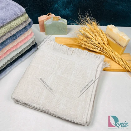 حوله دستی طرح مارتا رنگ کرم