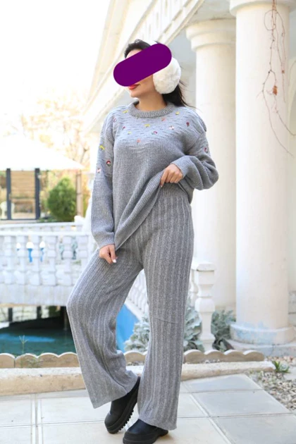 بلوز بافت گلدوزی یقه گرد آستین بلند زنانه کد1744