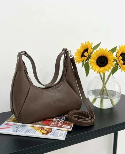 کیف مدل دوشی قایقی رنگ قهوه ای