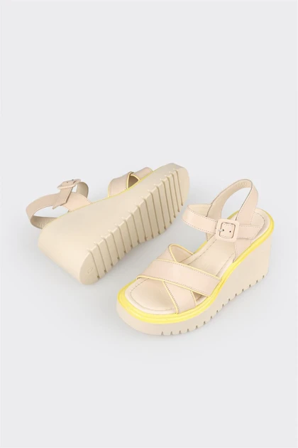 صندل زنانه اله elle