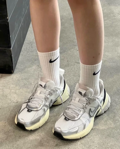 نایک وی تو کی ران Nike v2k run کد 601