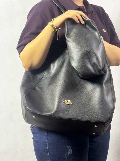 کیف دوشی دخترانه تک دسته طرح کوچ مشکی کد 102