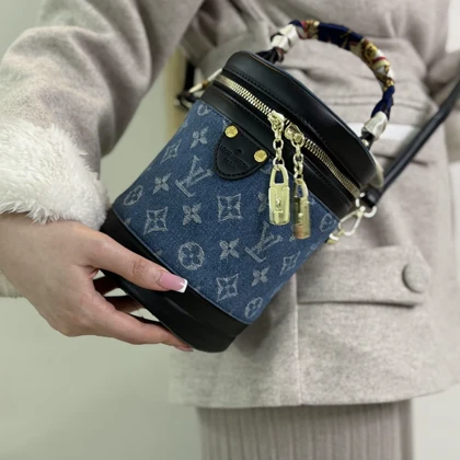 کیف طرح لویی ویتون پارچه ای وارداتی کد 2154