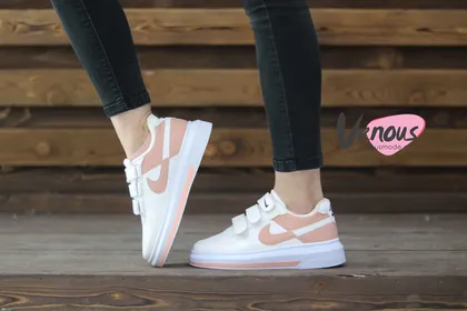 کتانی NIKE چسبی