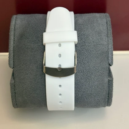 ساعت مچی طرح سواچ سفید قاب فلزی بند سیلیکونی