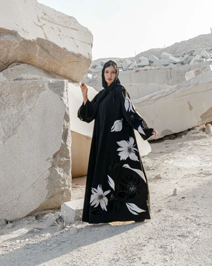 عبا وسیمه سفید مشکی