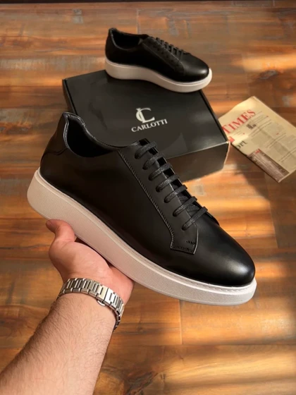 کفش روزمره چرم طبیعی مشکی زیره سفیدکد sho105