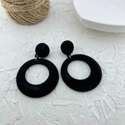 گوشواره زنانه مخملی با طرح دایره‌ای شیک و خاص