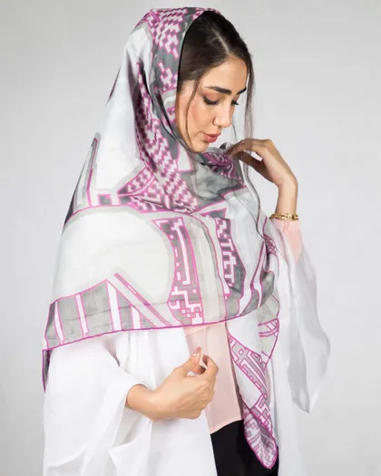 روسری زنانه طوسی صورتی طرح اسب