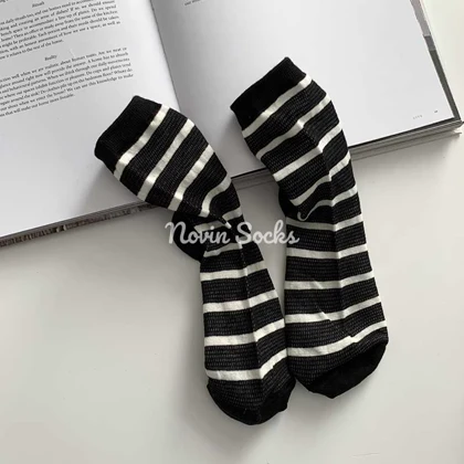 جوراب نیم ساق توری سفید مشکی طرحدار