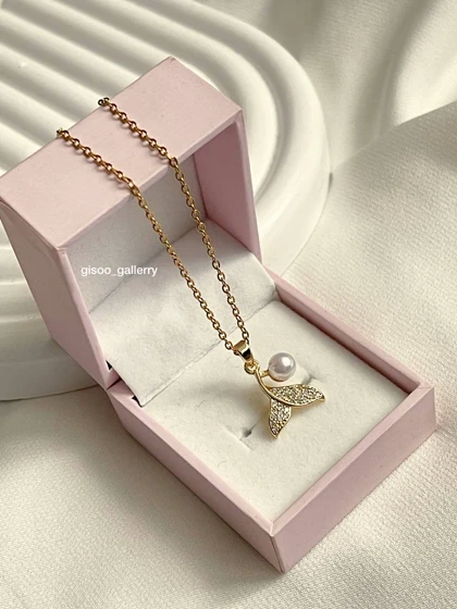 گردنبند دم وال