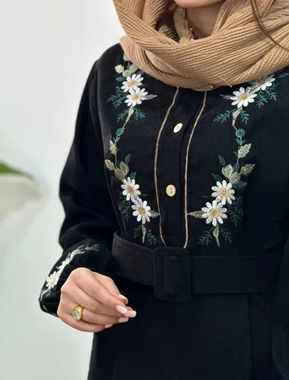 پیراهن مانتویی گلدوزی بابونه همراه با کمربند