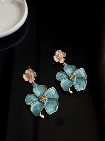 گوشواره میناکاری گل برجسته آبی آسمانی سایز کوچکتر