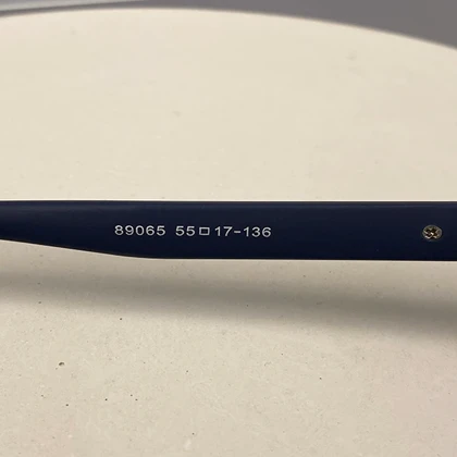 عینک آفتابی لاگوست با فریم کائوچو و لنز پلی‌کربنات پلاریزه UV400 Lacoste Sport