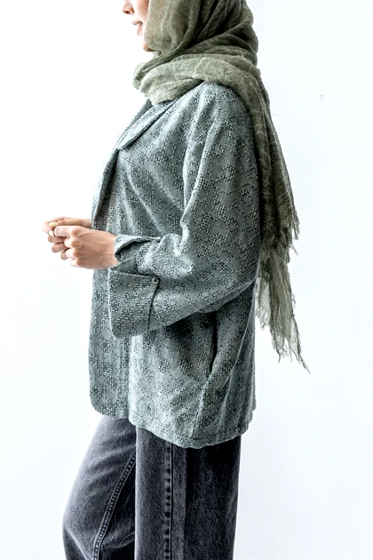 مانتو یقه برگردان ژاکارد چاک‌دار زنانه