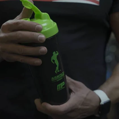 شیکر یک تیکه ماسل فارم مدل Arnold درب پرسی ظرفیت 0٫7 لیتر