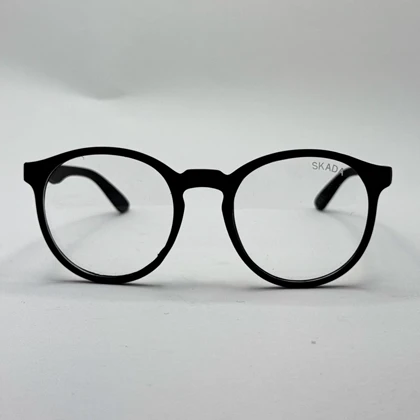 فریم عینک طبی گرد اسکادا مشکی به همراه کاور پارچه ای و دستمال نانو مخصوص عینک