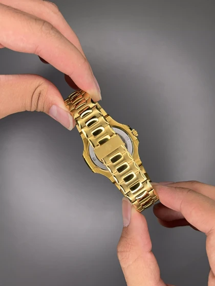 ساعت مچی پتک فیلیپ ناتیلوس بند طلایی صفحه مشکی Patek Philippe Nautilus