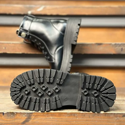 بوت مردانه برشکا بغل زیپ‌دار ورنی